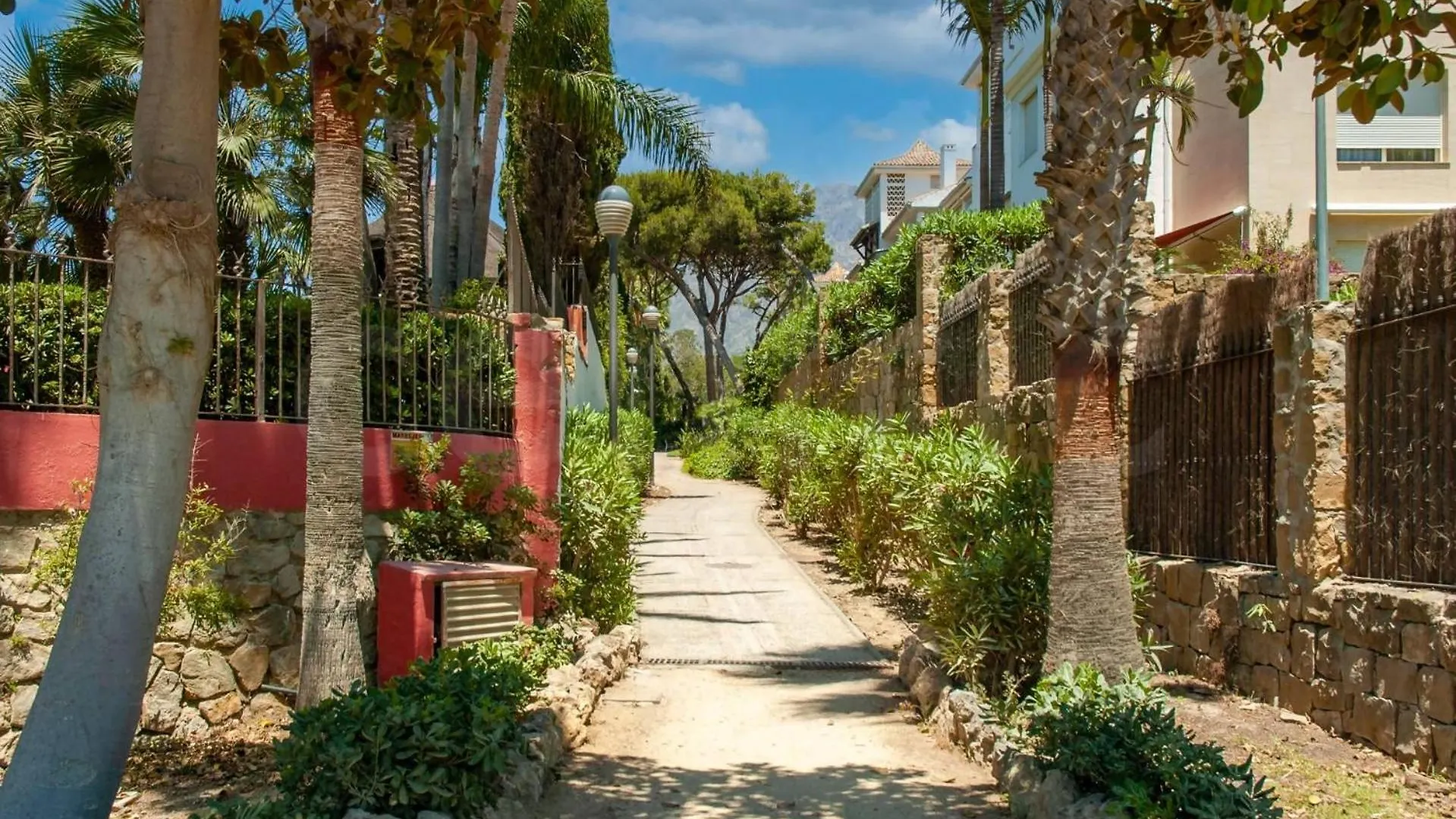 Duplex Junto Al Mar En Marbella Apartment